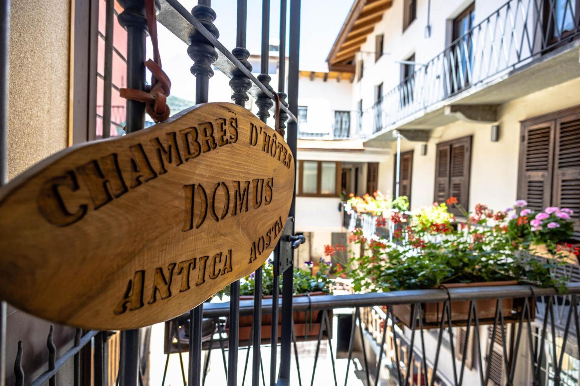 Domus Antica Aosta Hotel ภายนอก รูปภาพ