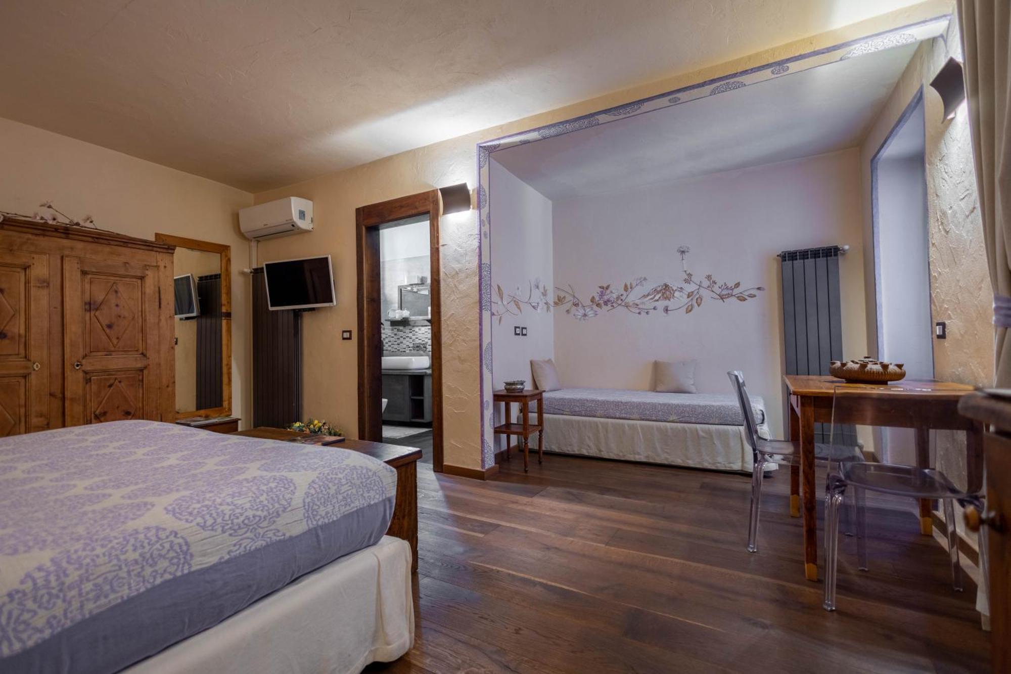 Domus Antica Aosta Hotel ภายนอก รูปภาพ