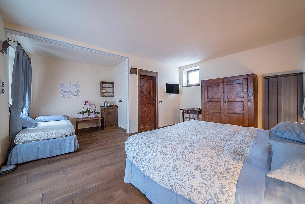 Domus Antica Aosta Hotel ภายนอก รูปภาพ